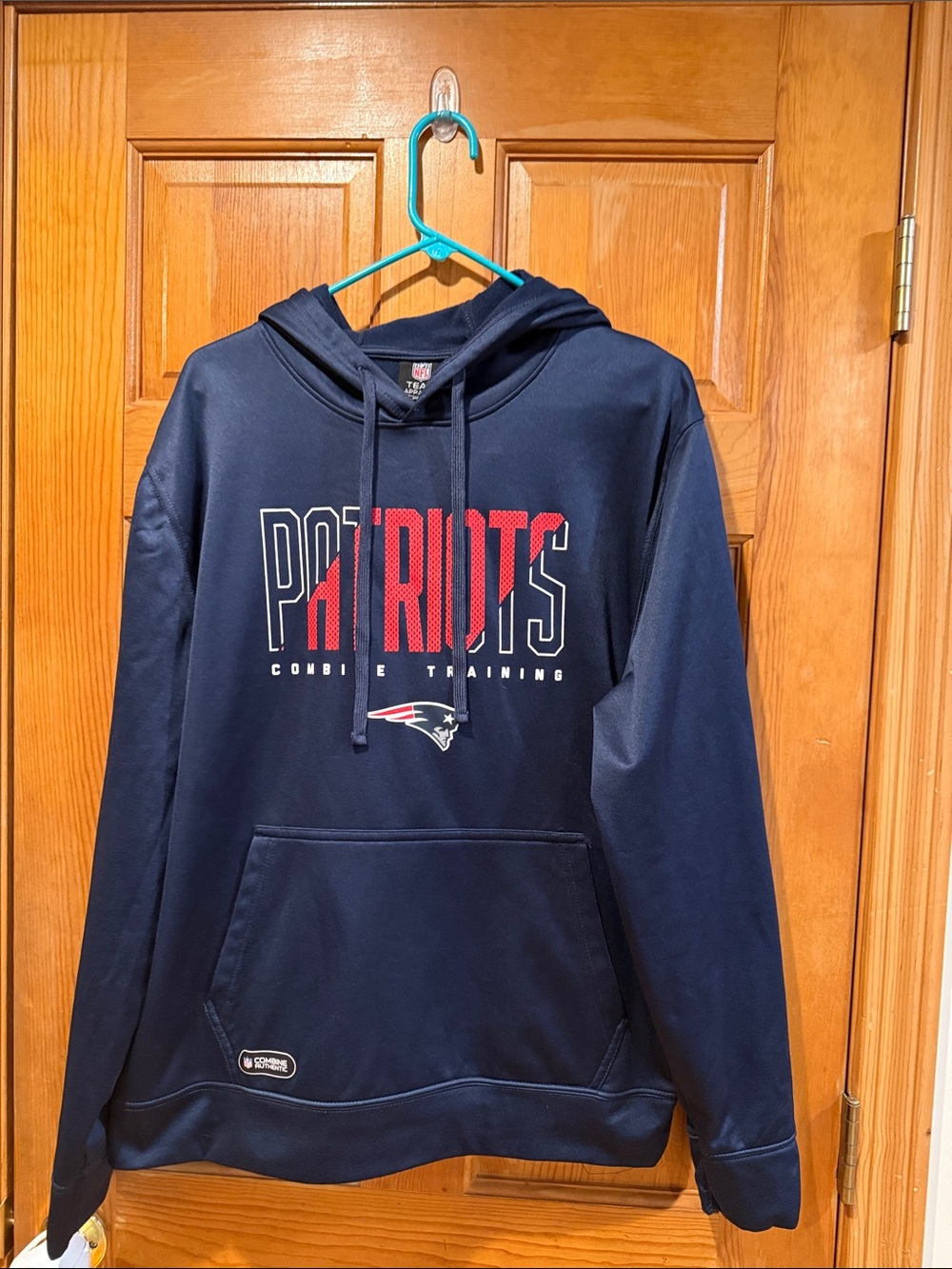 NFL team apparel men’s New England patriots hoodie size large .